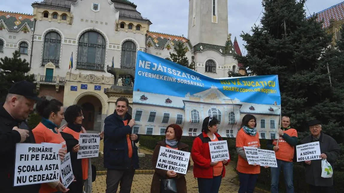 Curtea Constituţională amână decizia la sesizarea PNL şi PMP privind legea de înfiinţare a Liceului Romano-Catolic din Târgu-Mureş
