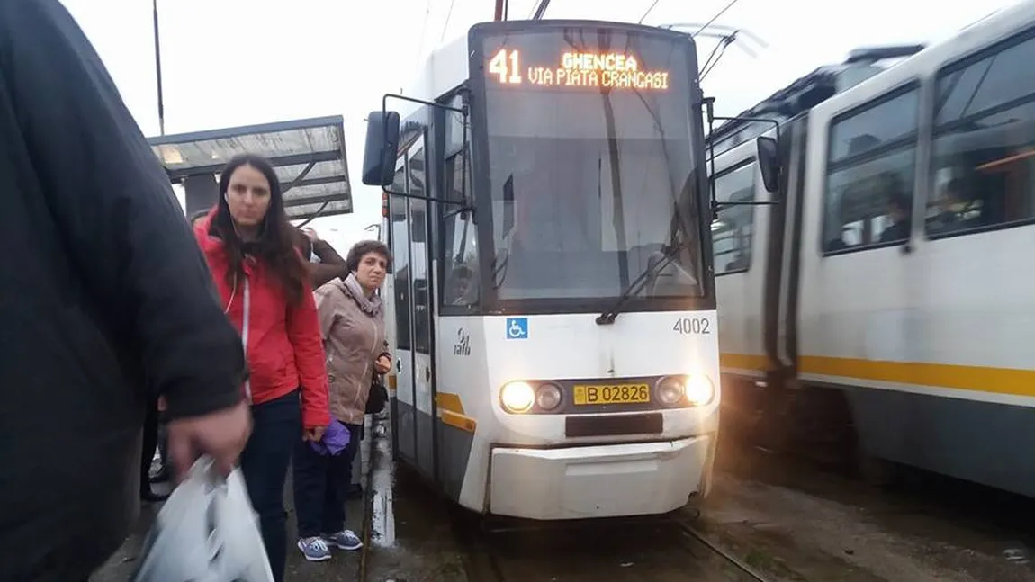 Circulaţia tramvaielor pe linia 41, oprită pe ambele sensuri din cauza unui accident