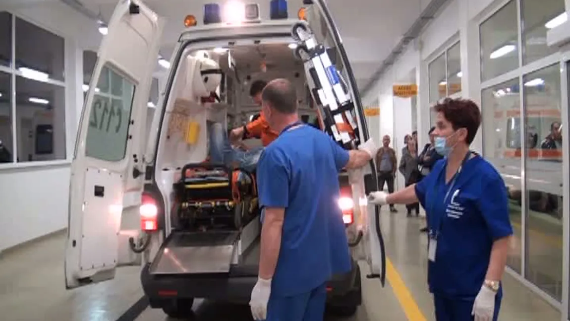 Bărbat fără ureche, dus la spital. Omul spune că un consătean i-a mâncat-o în pădure