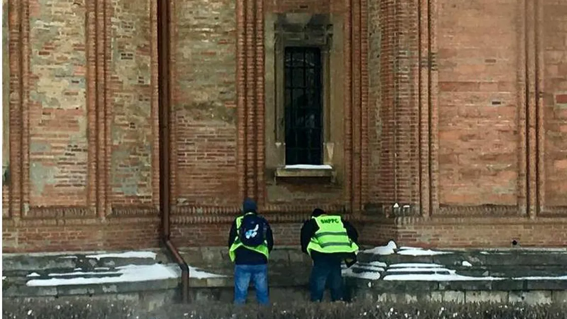 Viceprimarul Capitalei: Cei care au urinat pe biserică, ultima speţă umană
