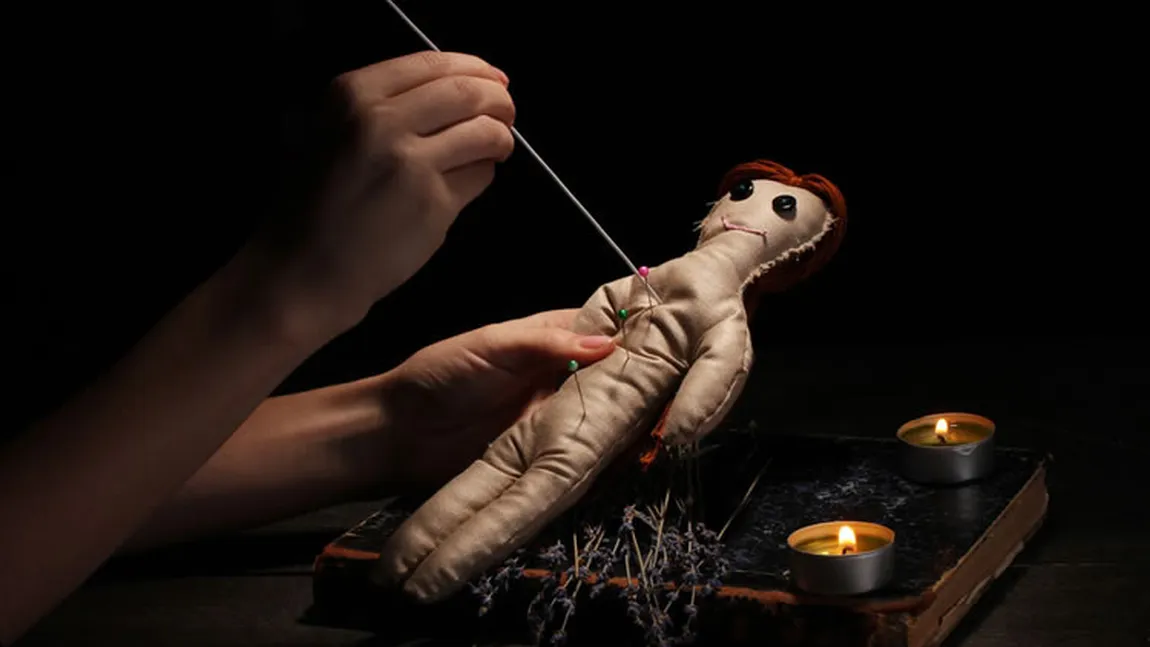 O mână de angajaţi le-a făcut vrăji woodoo şefilor. Afectaţi, după episodul de vrăjitorie, tot salariaţii. Cum s-a terminat totul