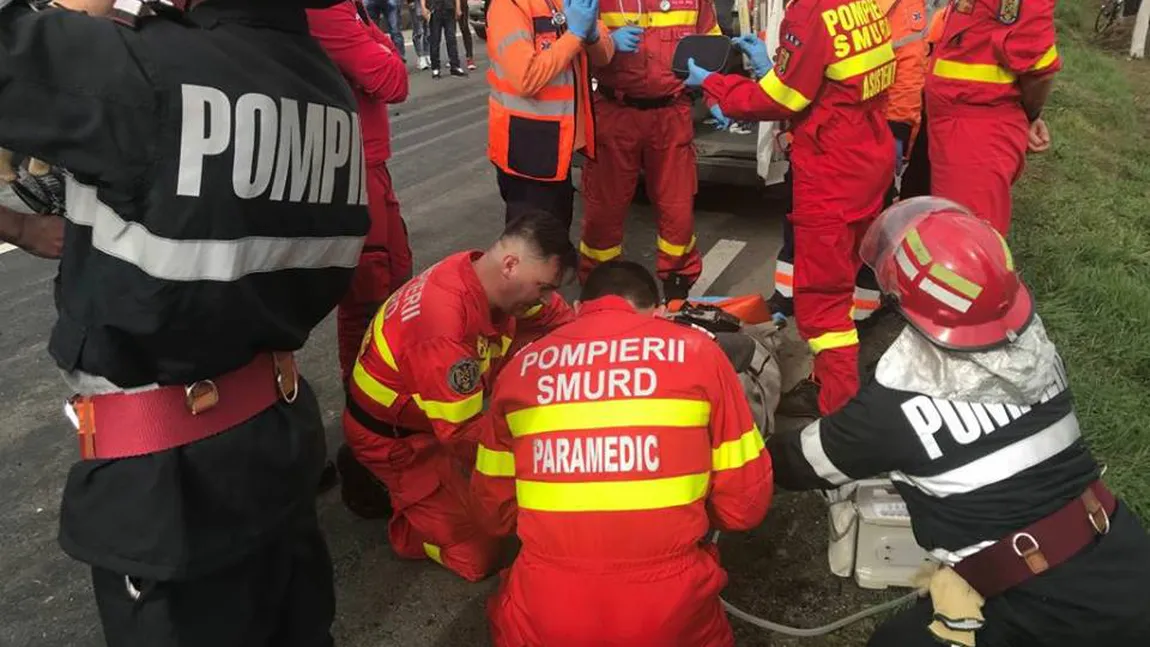 Accident grav în Arad. Opt persoane, dintre care 4 copii, au ajuns la spital după ce o şoferiţă a adormit la volan