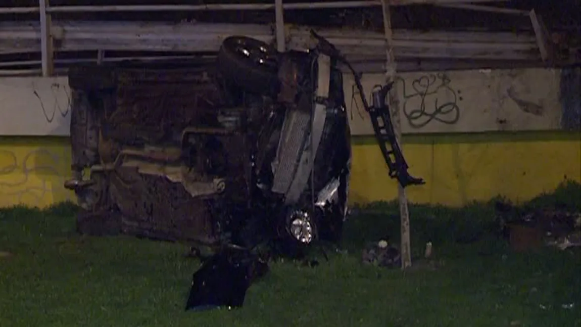 Accident pe podul Grant. O maşină s-a răsturnat