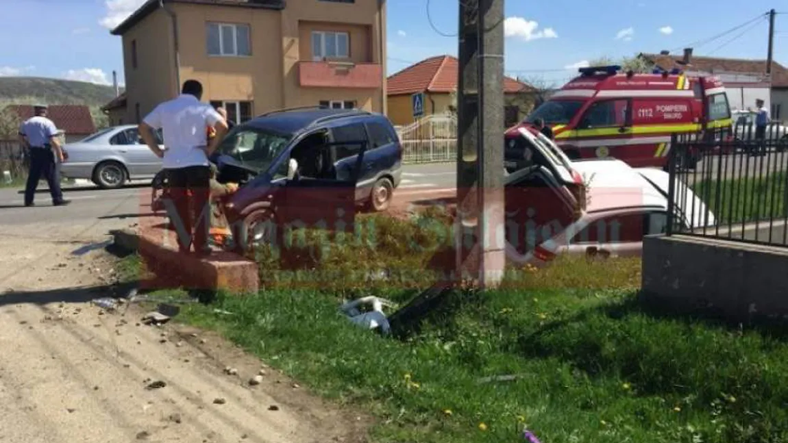 Accident cu şapte răniţi, între care patru copii, provocat de o şoferiţă neatentă