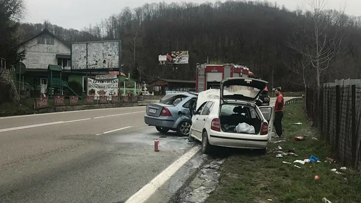 Accident grav în Vâlcea. Şapte persoane, printre care cinci copii, au fost răniţi