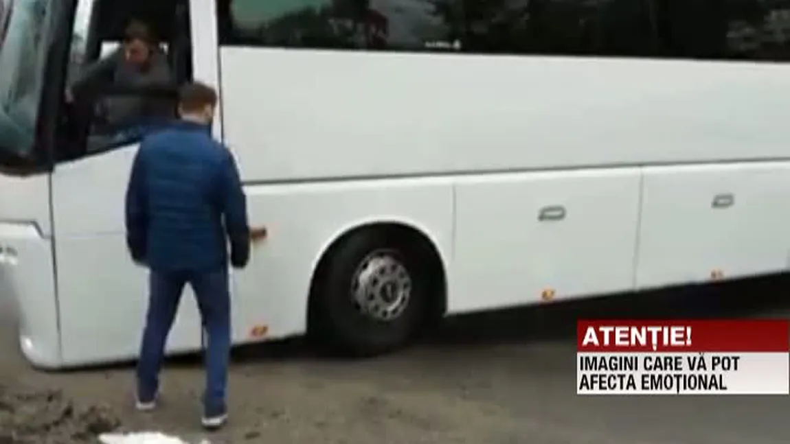 Imagini şocante cu autocarul care a căzut în râpă VIDEO