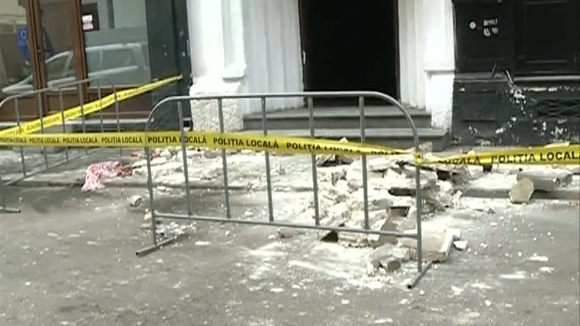 Balcon căzut în Centrul Vechi al Capitalei