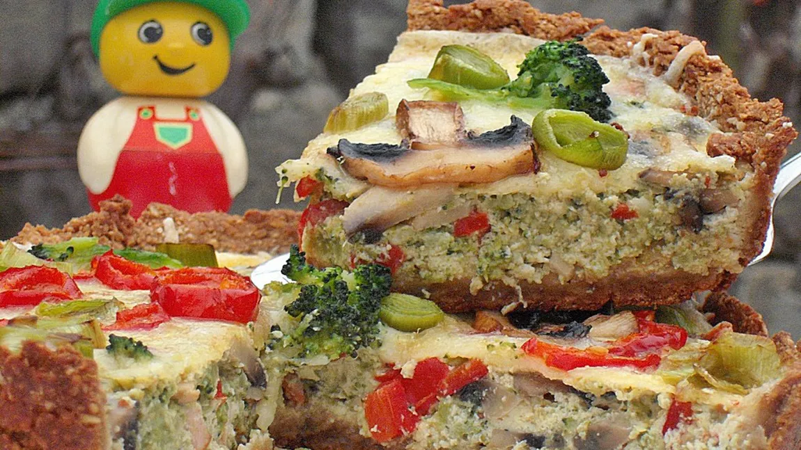Tarta cu blat de sticksuri şi legume