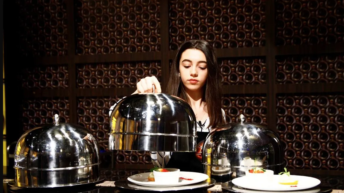 CHEFI LA CUŢITE 2018. Miruna, fiica lui Sorin Bontea, expertă în deserturi. Câte cuţite a reuşit să ia