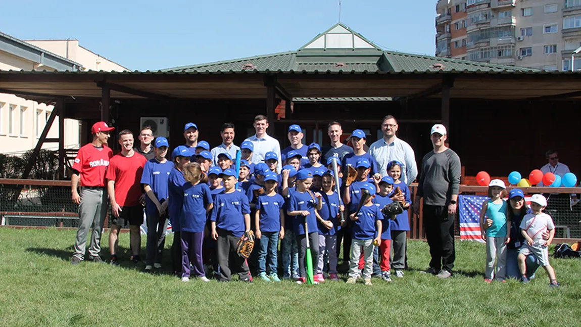 Baseball în România, pentru o cauză nobilă