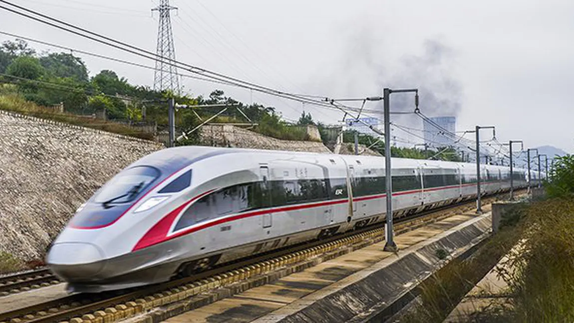 Cele mai rapide din lume. China a pus în circulaţie mai multe trenuri care circulă cu 350 km pe oră VIDEO