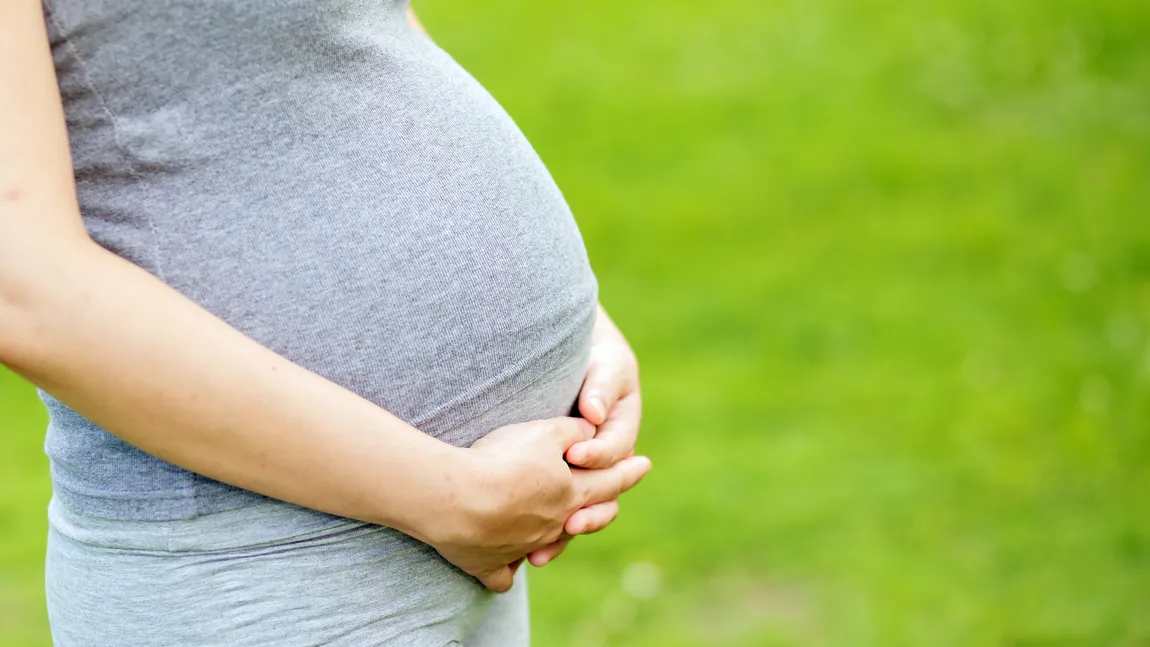 Gravidele vor fi stimulate material să meargă la consultaţiile prenatale. Legea va fi dezbătută la Senat