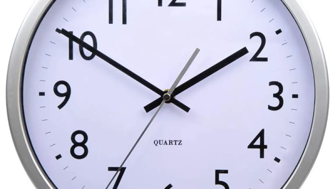 DE RÂSUL CURCILOR. Şcolile britanice renunţă la ceasurile de tip analog din cauză că elevii nu ştiu să citească ora