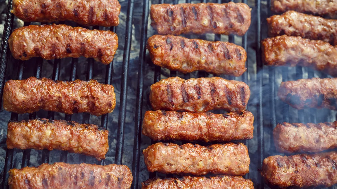 Mici de casă. Cum prepari pasta de mici