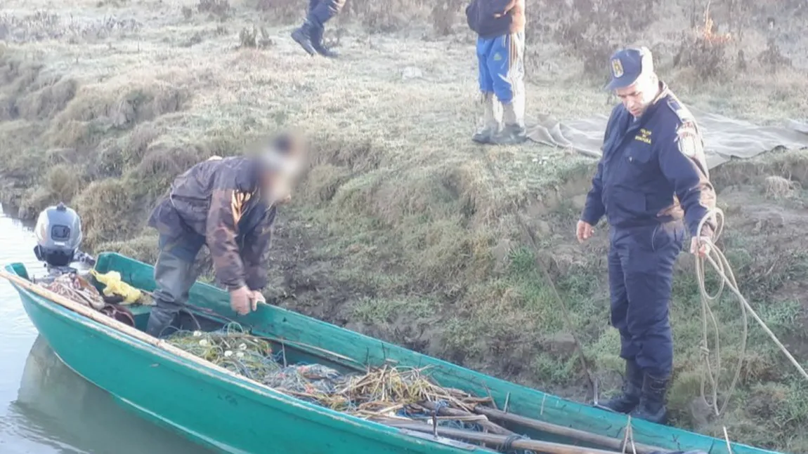 400 kg de peşte braconat şi sute de unelte de pescuit, confiscate de Poliţie în Delta Dunării
