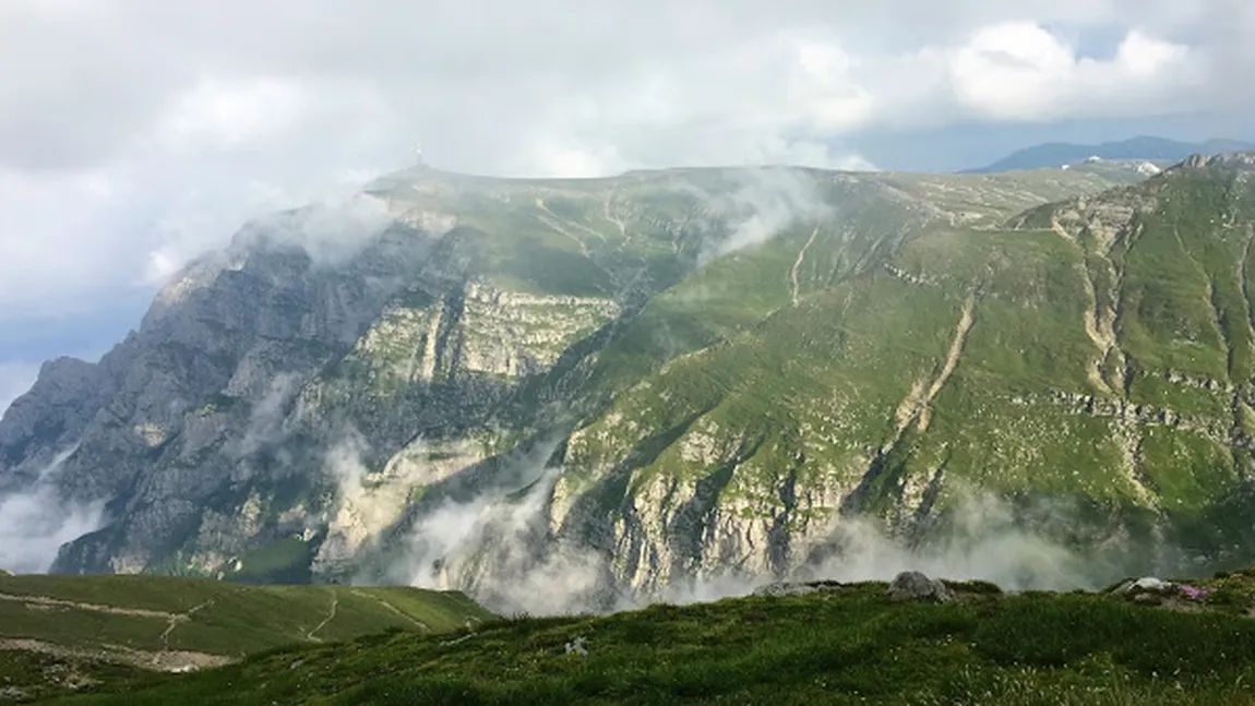 Doi turişti străini, salvaţi de jandarmi în Munţii Călimani. Ei se aventuraseră pe un traseu închis