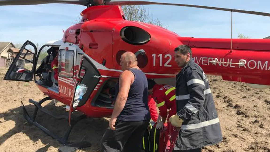 Accident casnic grav în judeţul Arad. Un bărbat se zbate între viaţă şi moarte după ce a fost prins într-o motosapă