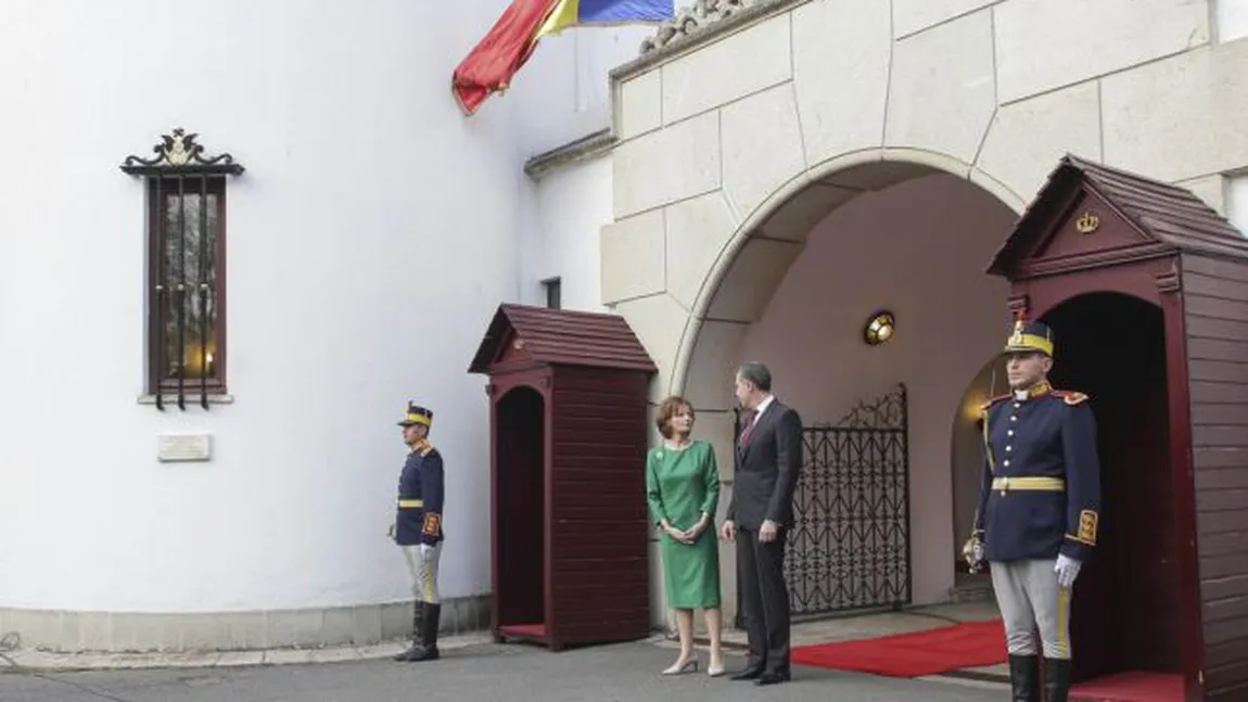 Petrecere în grădina Palatului Elisabeta cu ocazia zilei Regalităţii