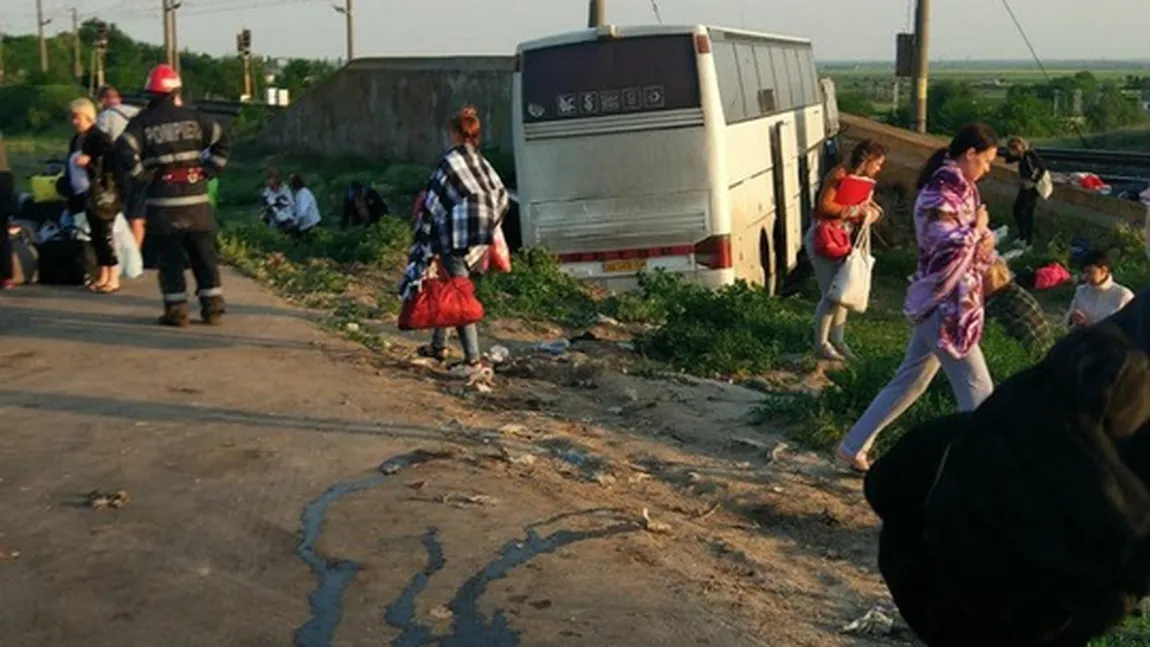 Accident între un autocar înmatriculat în Ucraina şi un autoturism pe DN2B. Nouă persoane sunt rănite