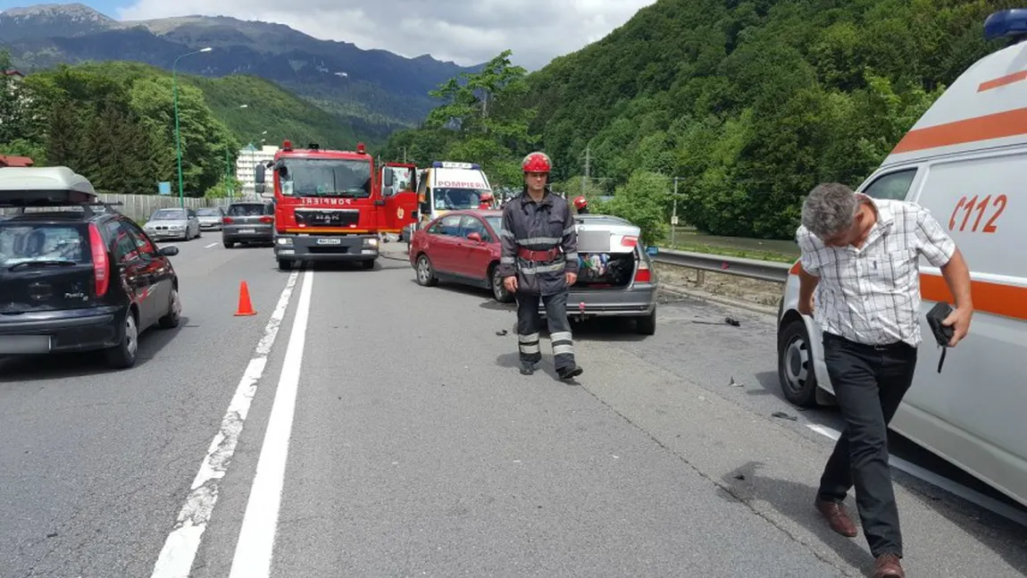 Carambol cu trei maşini în Sinaia. 3 oameni au fost răniţi grav