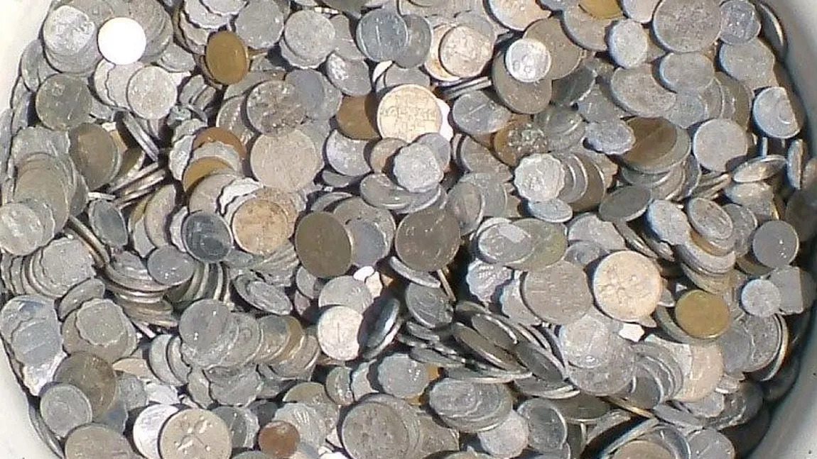 Răzbunarea unui ieşean. Şi-a plătit amenda în 120 de kilograme de monede