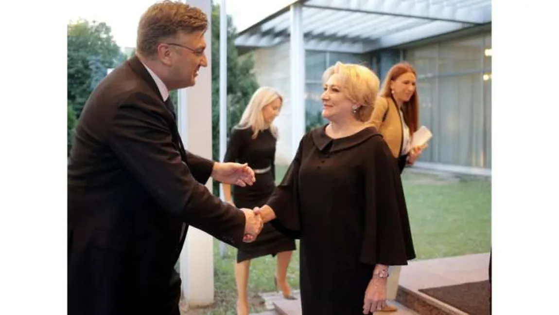 Andrej Plenkovic, premierul Croaţiei, a fost primit cu onoruri militare la Palatul Victoria. Mică gafă de protocol VIDEO