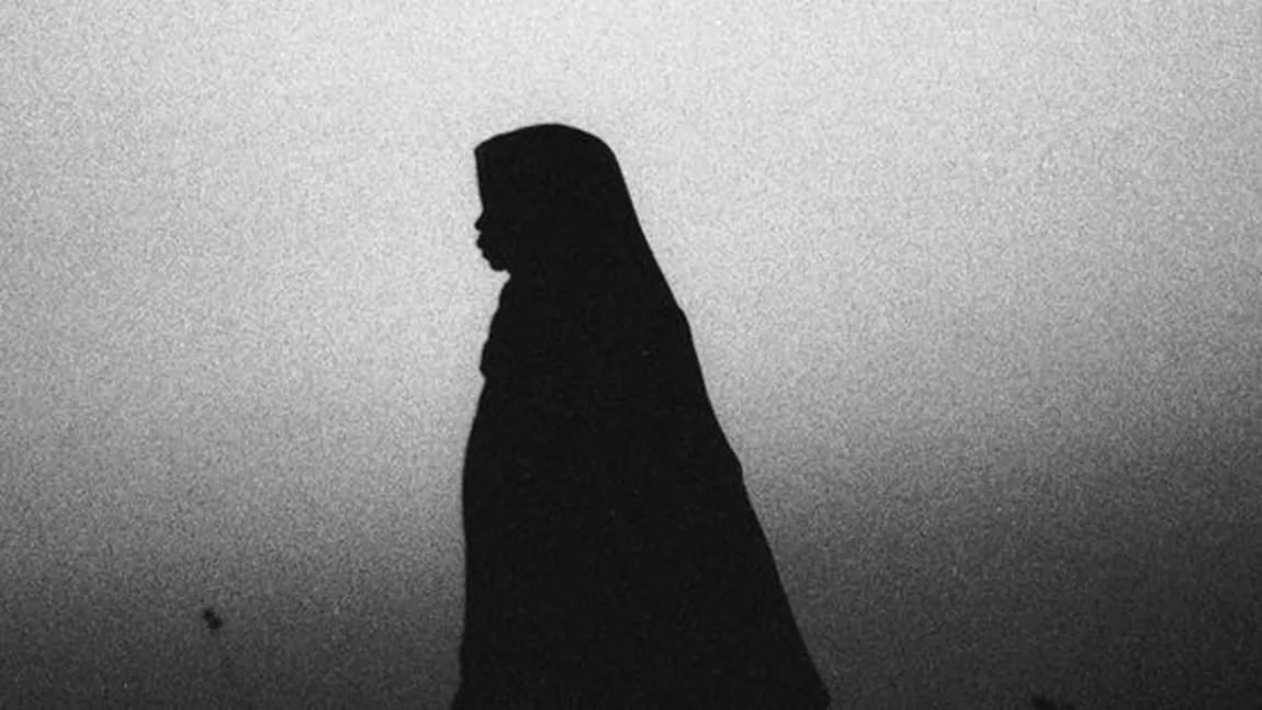 Tânără de 19 ani, condamnată la moarte. Ea şi-a ucis soţul, care-i era şi văr, după ce acesta a violat-o