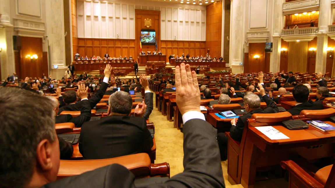 Deputaţii au modificat din nou Legea privind statutul magistraţilor, după decizia CCR