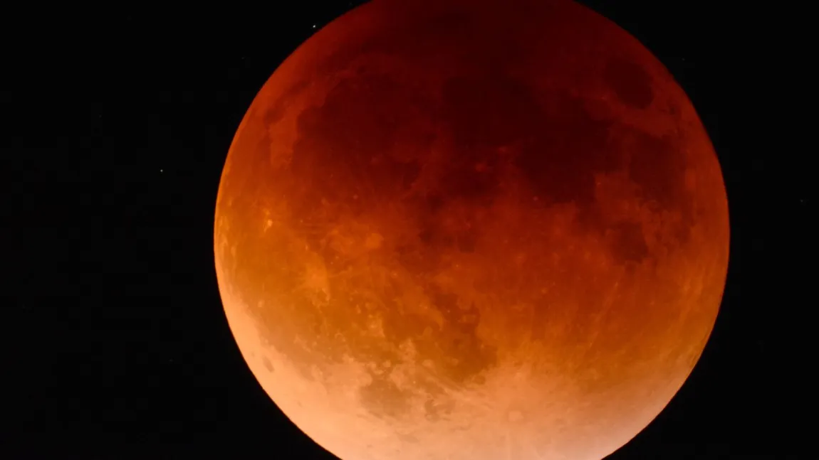 UNIC! Cea mai lungă ECLIPSA DE LUNĂ din secolul XXI va avea loc în curând! Cine şi unde o vede şi cum DEVINE LUNA