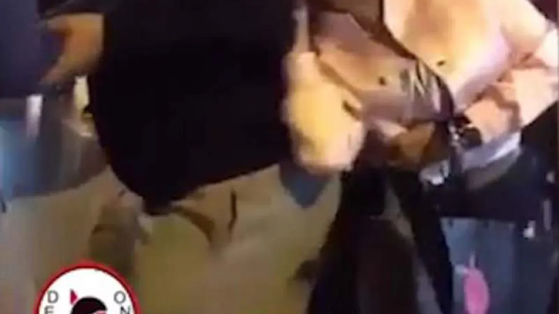 Şi-a prins soţul cu amanta pe aeroport. Videoclipul cu bătaia dintre rivale care a urmat a devenit viral
