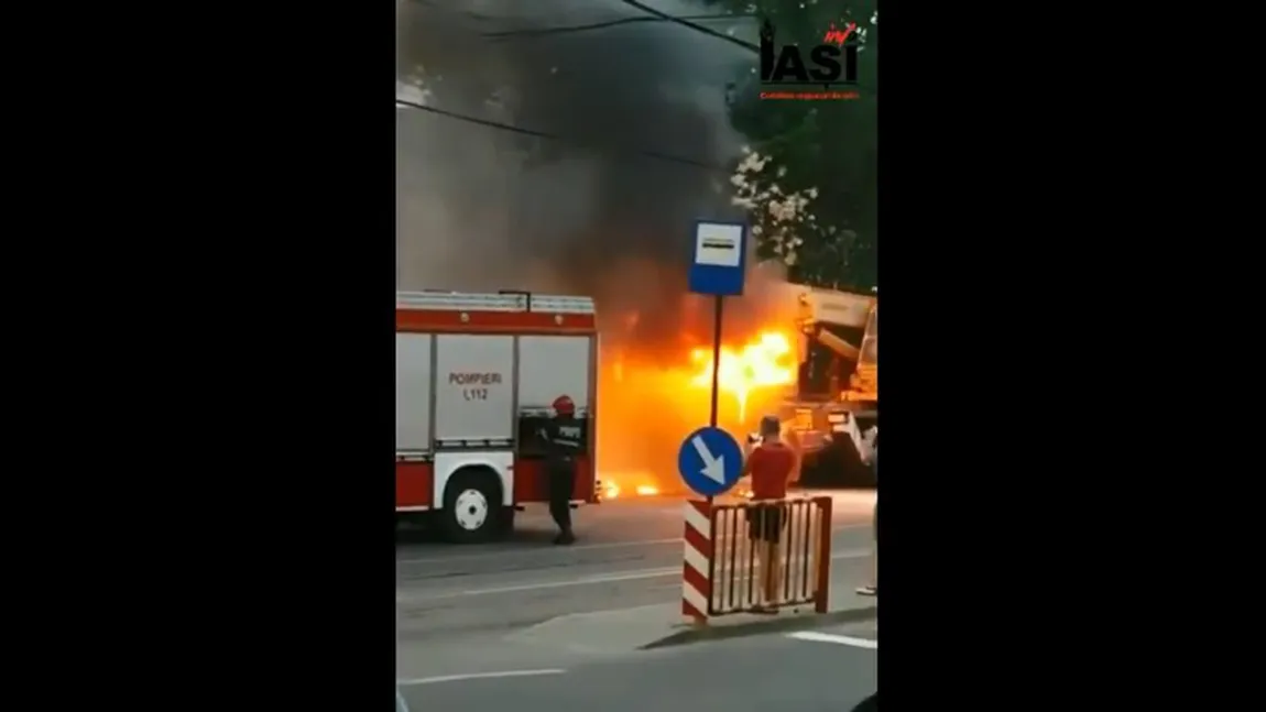 Macara în flăcări în plină stradă VIDEO