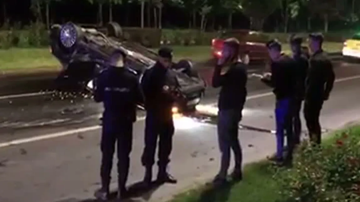 Maşină răsturnată în centrul Capitalei - VIDEO