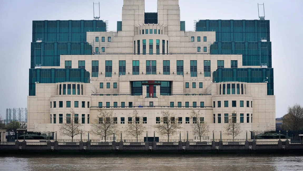 Serviciile de spionaj britanice recrutează, în premieră, imigranţi