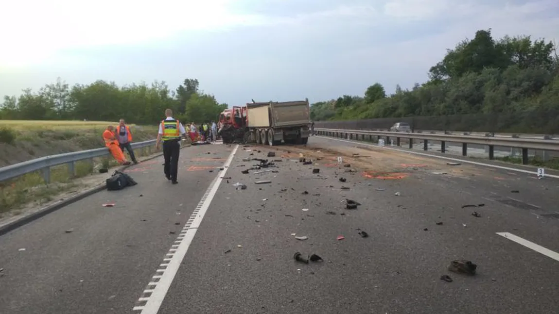 Carnagiu în Ungaria. Un microbuz românesc s-a izbit de un camion, nouă persoane au murit UPDATE