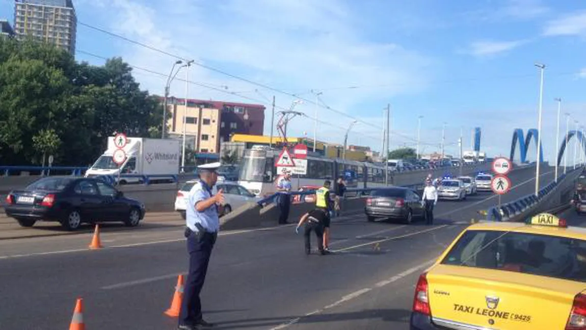 Accident rutier grav în Bucureşti. O persoană a murit, iar circulaţia în zona Mihai Bravu a fost restricţionată