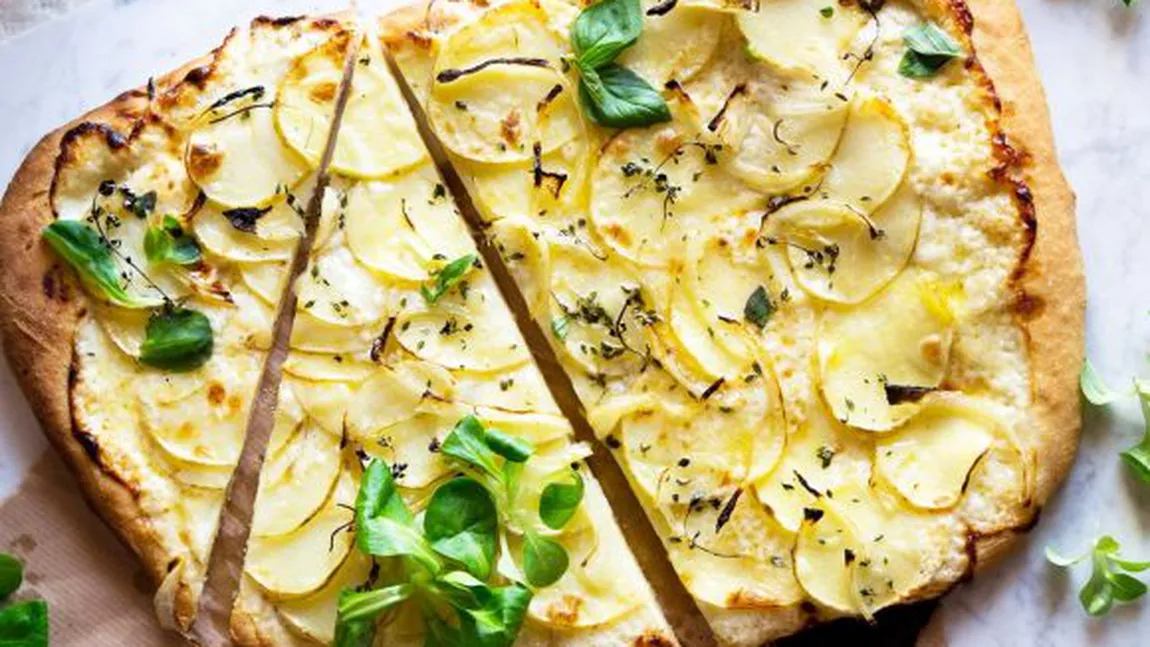 REŢETA ZILEI: Pizza cu brânză şi cartofi