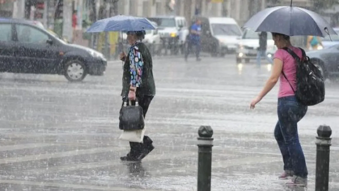 PROGNOZA METEO. Se anunţă averse, descărcări electrice şi grindină. Cum va fi vremea în WEEKEND, pe regiuni