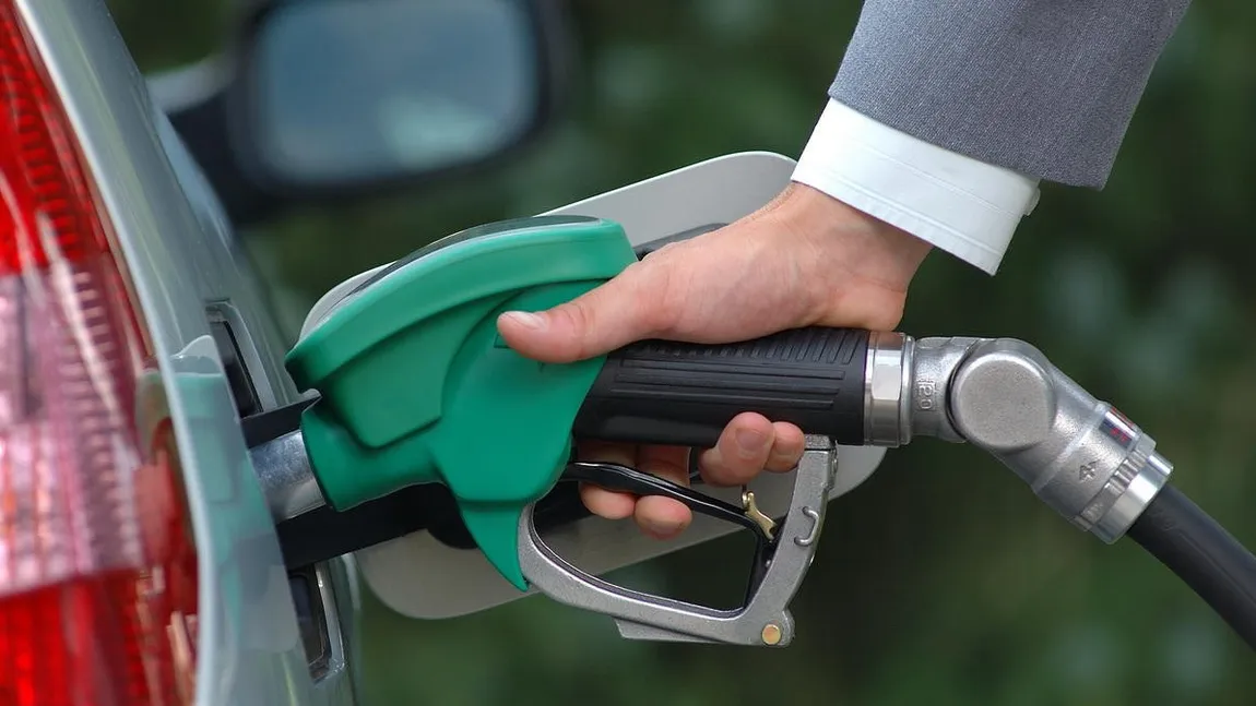 Ministerul Finanţelor a mărit accizele la carburanţi de Anul Nou. Ce schimbări îi aşteaptă pe români de la 1 ianuarie 2020