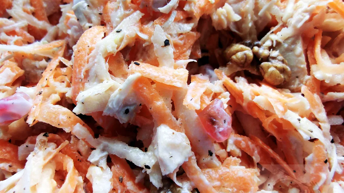 Salată de ţelină cu piept de pui