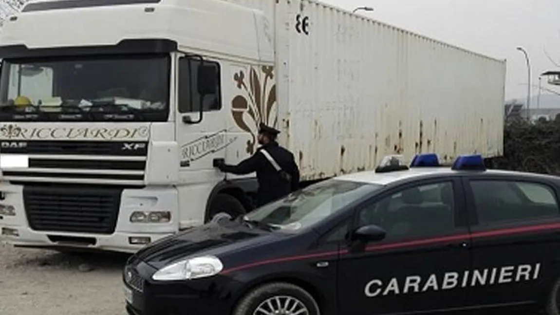 Un tirist român a atacat în trafic un şofer cu cuţitul, pe o şosea din Italia. Şoferul a fost reţinut de carabinieri
