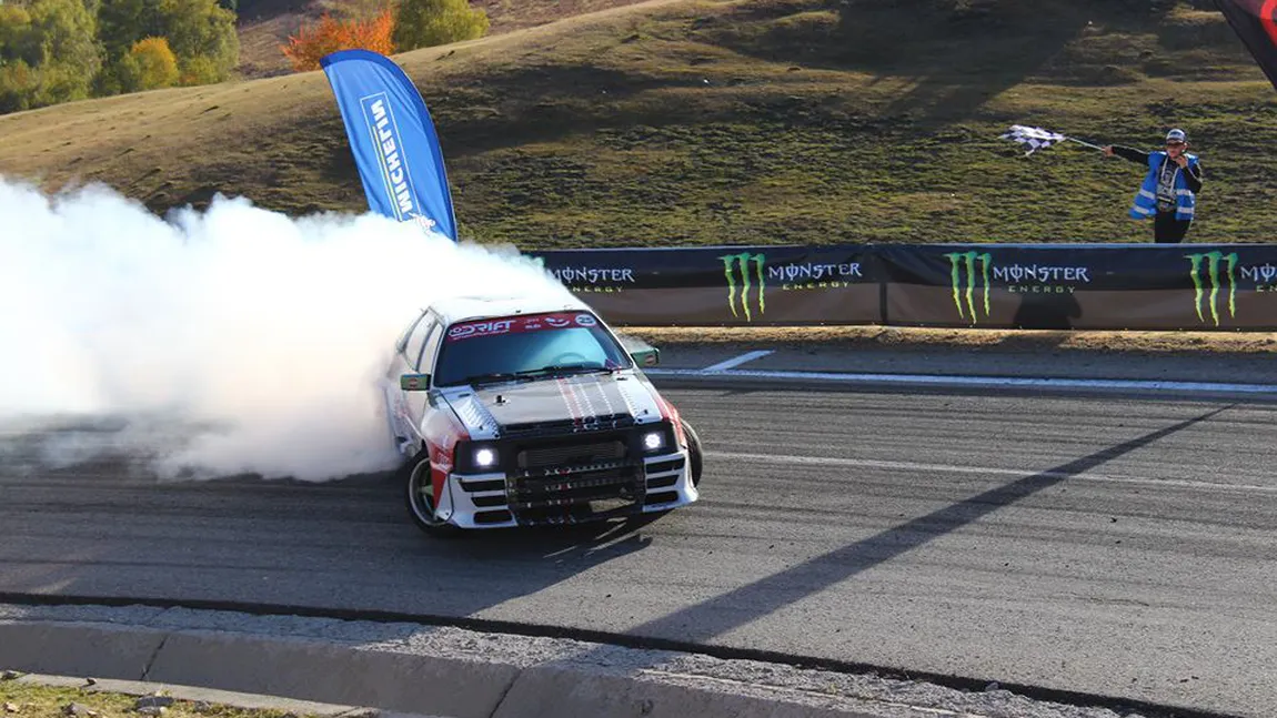 Caii putere se mută pe munte. Piloţi din patru ţări se duelează pe Transalpina în etapa a treia din Campionatul Naţional de Drift