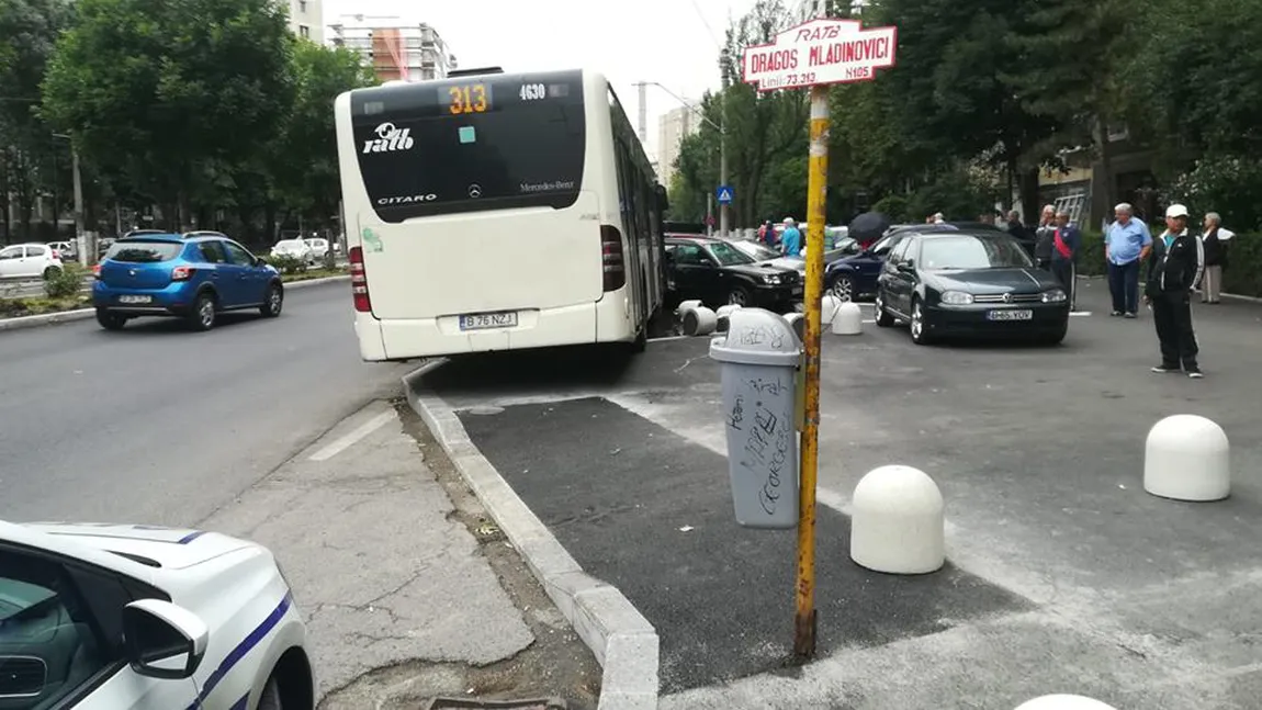 6 maşini distruse de un autobuz în Capitală. RATB a demarat o anchetă