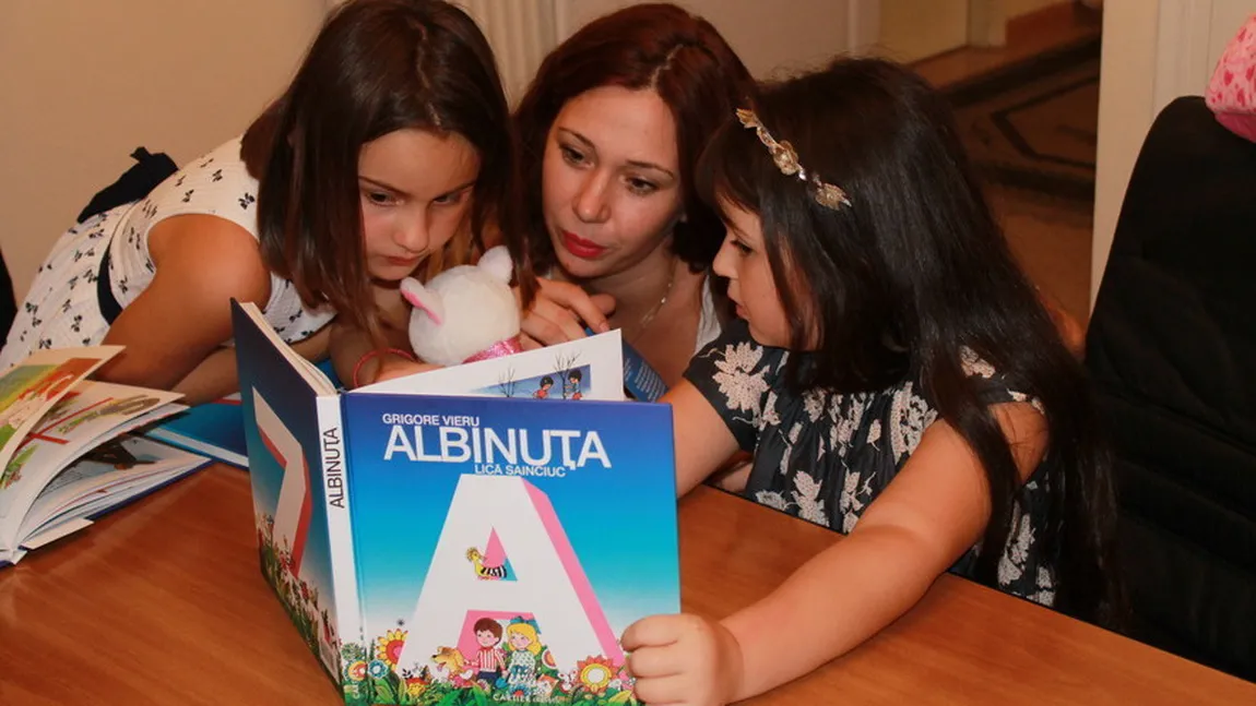 De Ziua Copilului moldovenii le-au donat celor din diaspora 1.400 de Abecedare Albinuţa