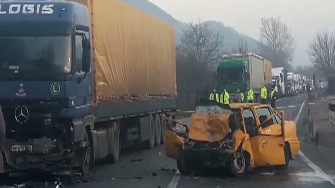 Accident grav în Mehedinţi. Un bărbat a fost strivit de două TIR-uri