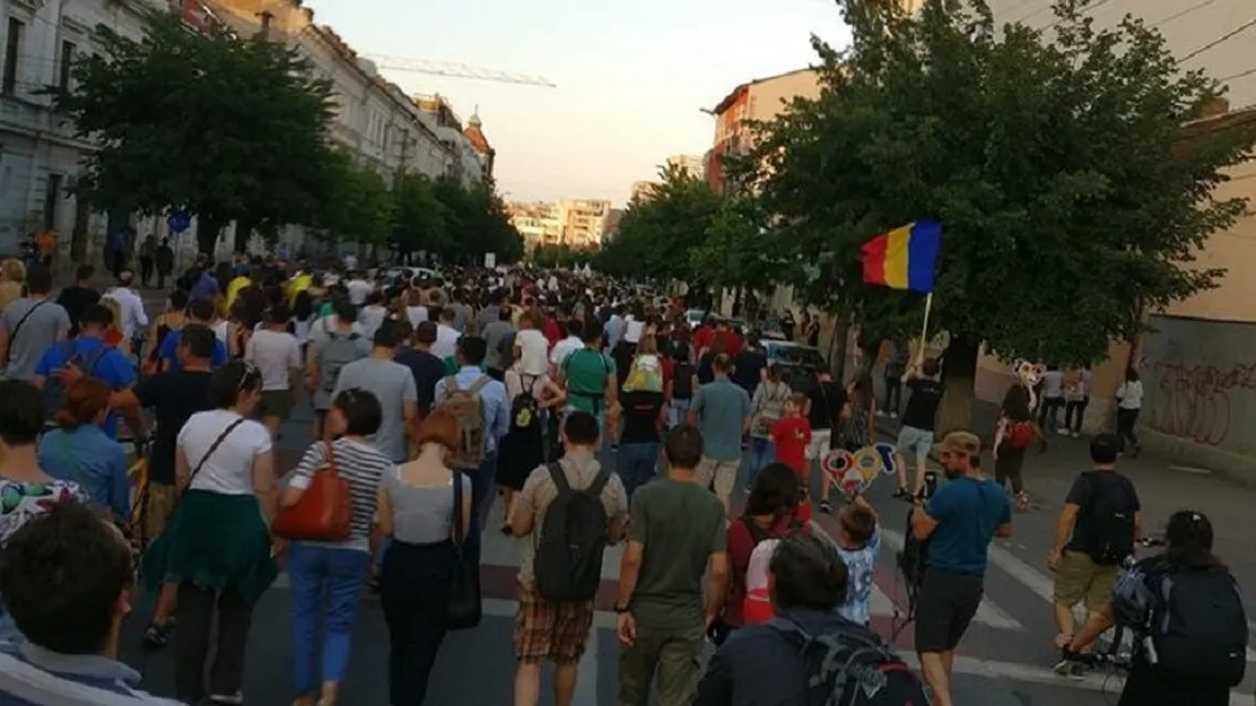 Peste o mie de oameni au protestat la Cluj-Napoca faţă de modificarea Codului de procedură penală