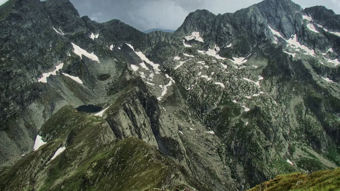 Turistă rănită, în Munţii Făgăraş. Femeia a alunecat pe zăpadă şi s-a lovit de stânci