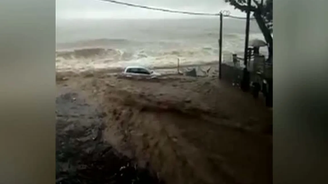 Inundaţii în Grecia. Una dintre cele mai iubite destinaţii turistice ale românilor, înghiţită de ape VIDEO