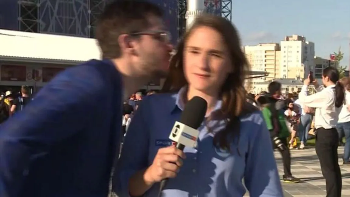 CM 2018. Un fan a fost pus la punct de o femeie reporter pe care a încercat să o sărute. Imaginile au devenit virale VIDEO
