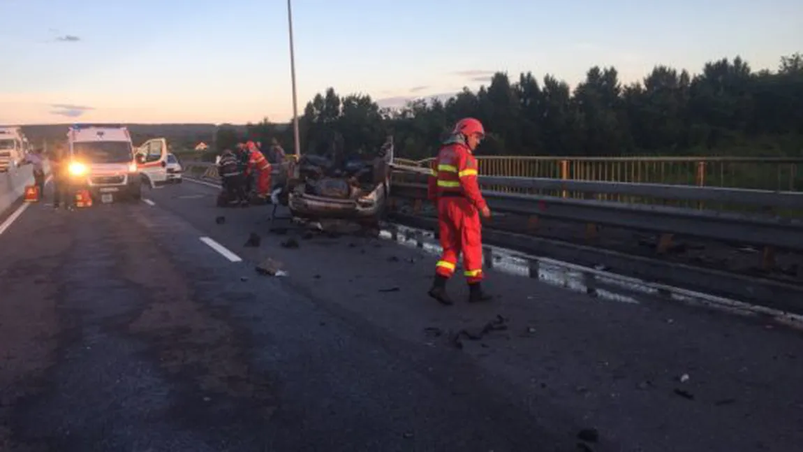 Sinucidere pe şosea, pentru o datorie de 7.000 de lei. Un tânăr a intrat violent cu maşina în parapet VIDEO