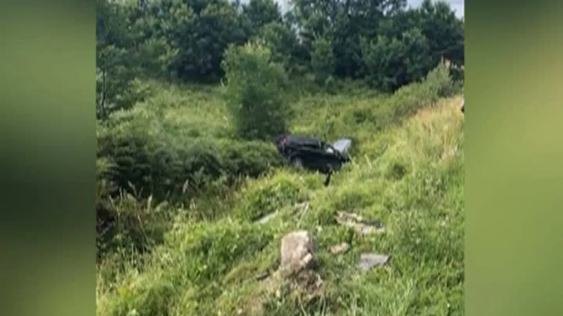 Maşină răsturnată în şanţ. Şoferiţa a scăpat ca prin minune